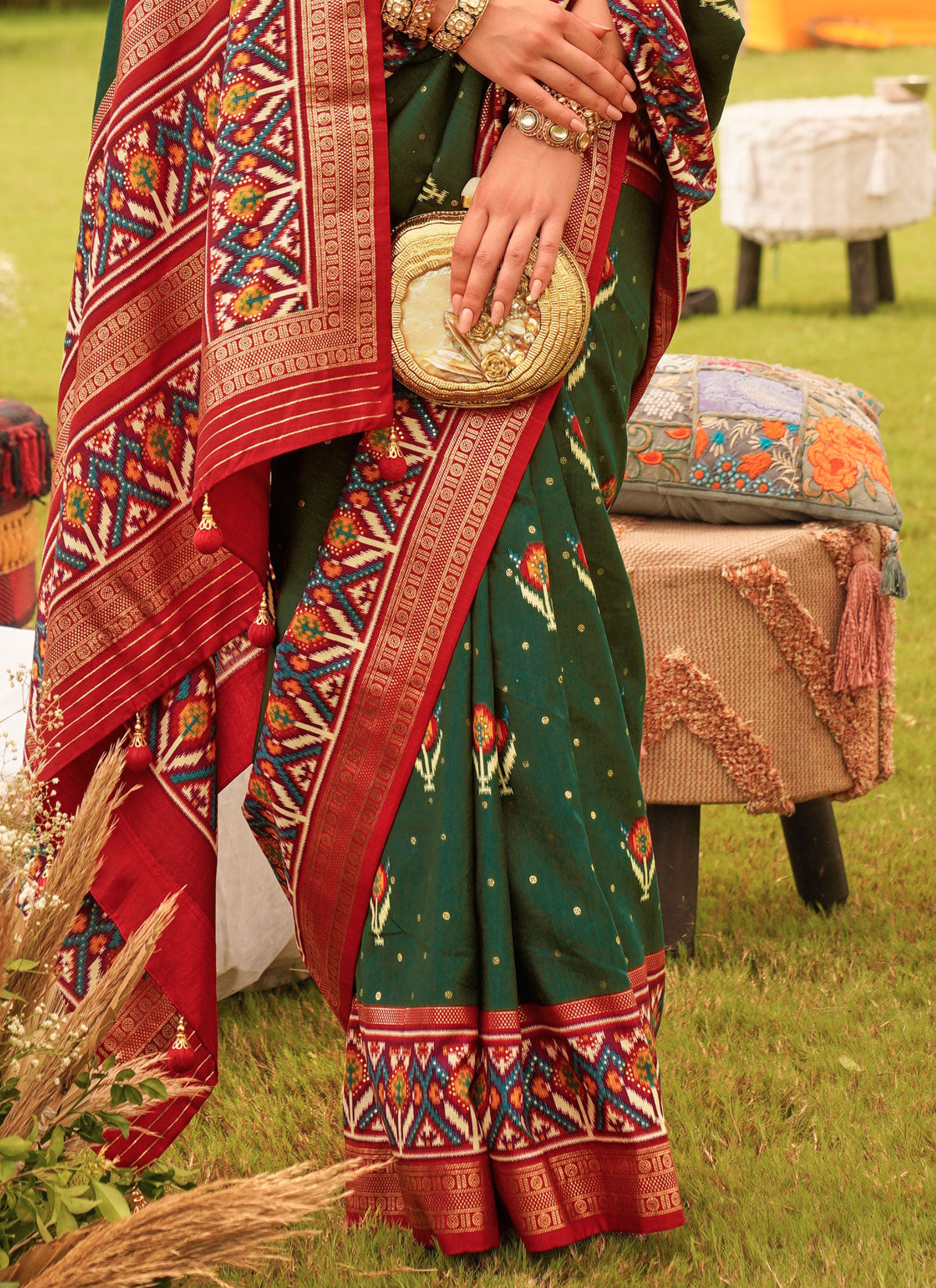 Woven Work Silk Blend Classic Saree In Green For Women