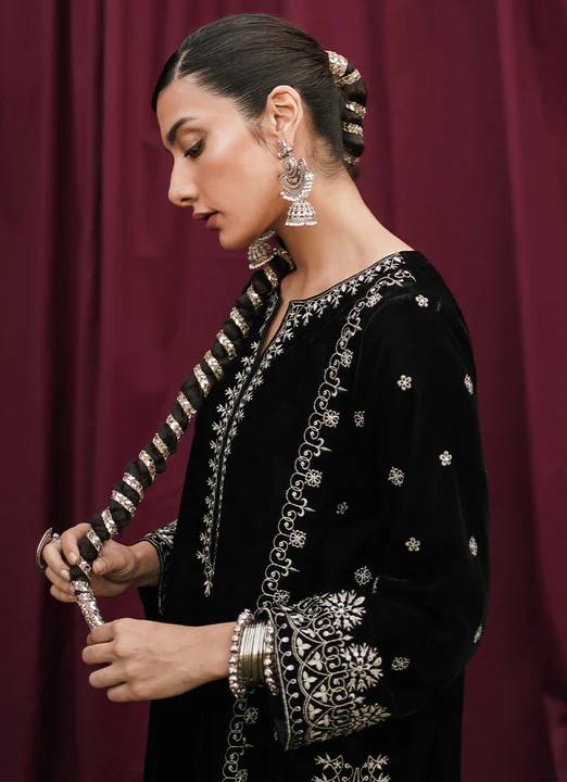 "Elegant Heavy Velvet Embroidered Set with Dupatta, Top, and Pant – Fully Stitched"