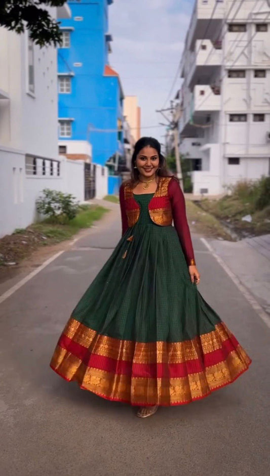 "Elegant Jacquard Silk Suit with Canvas Pata & Koti"