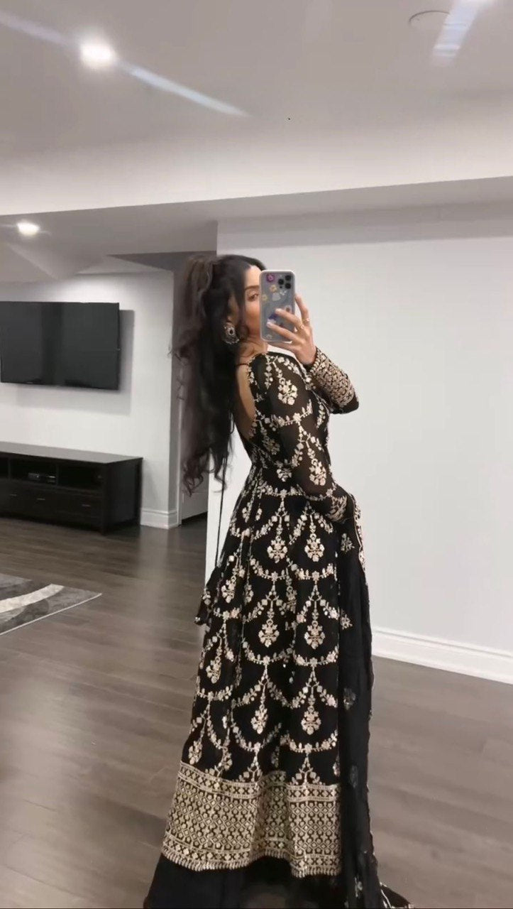 "Elegant Sequined Top & Micro Cotton Pants Set – Stylish & Comfortable"