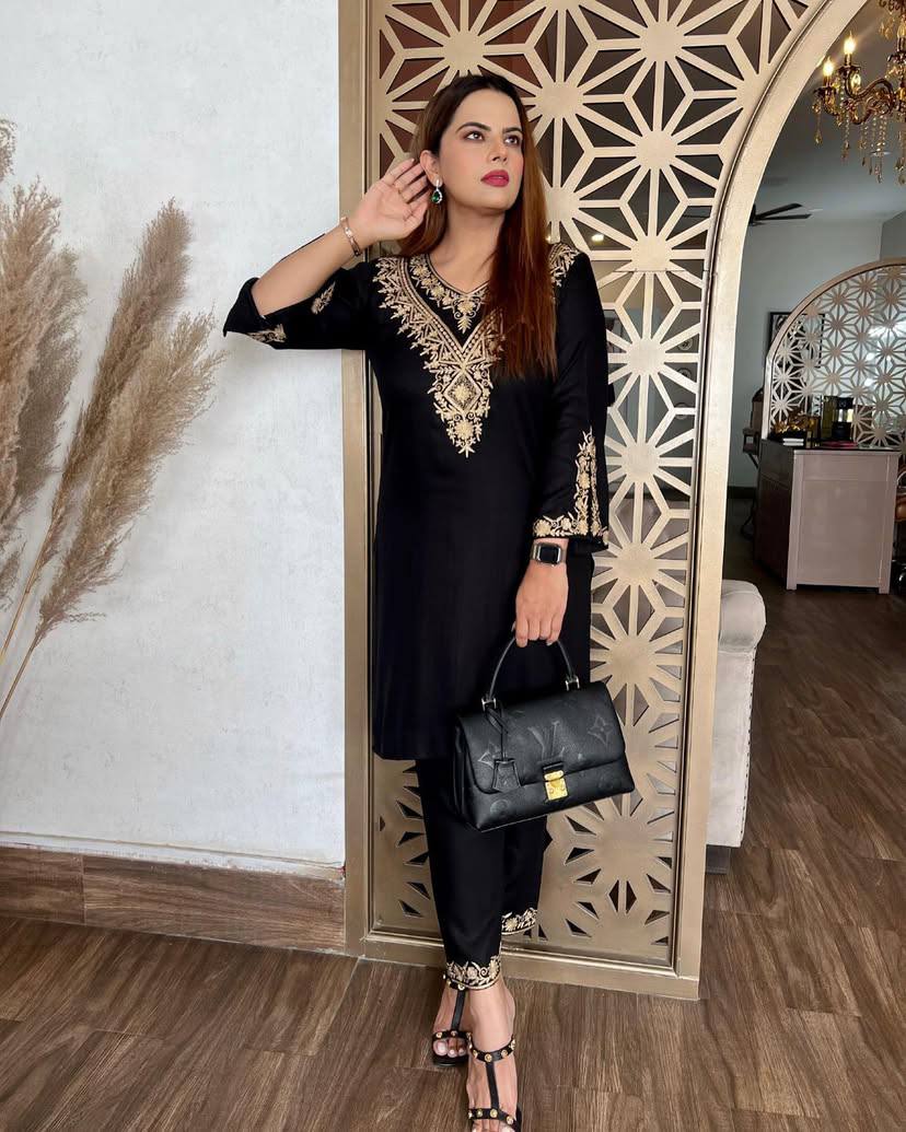 "Elegant Heavy Velvet Set with Beautiful Embroidery Work – Fully Stitched Top & Plazzo"