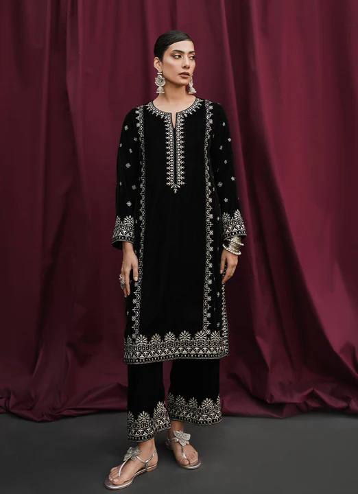 "Elegant Heavy Velvet Embroidered Set with Dupatta, Top, and Pant – Fully Stitched"