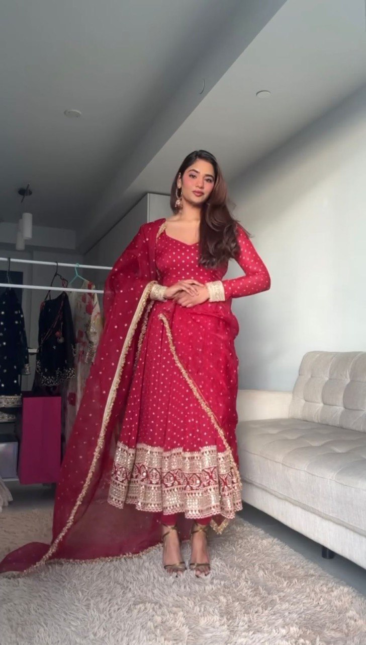 "Elegant Thread Work Set with Sequence Detailing and Lace Borders"