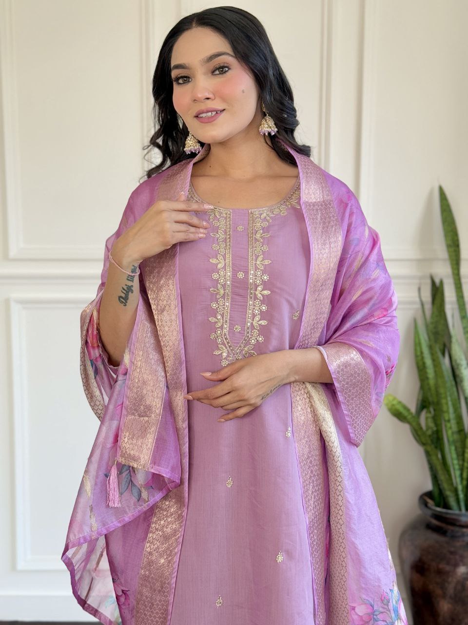 "Elegant Viscose Chanderi Embroidered Kurti Set with Jacquard Tissue Dupatta"