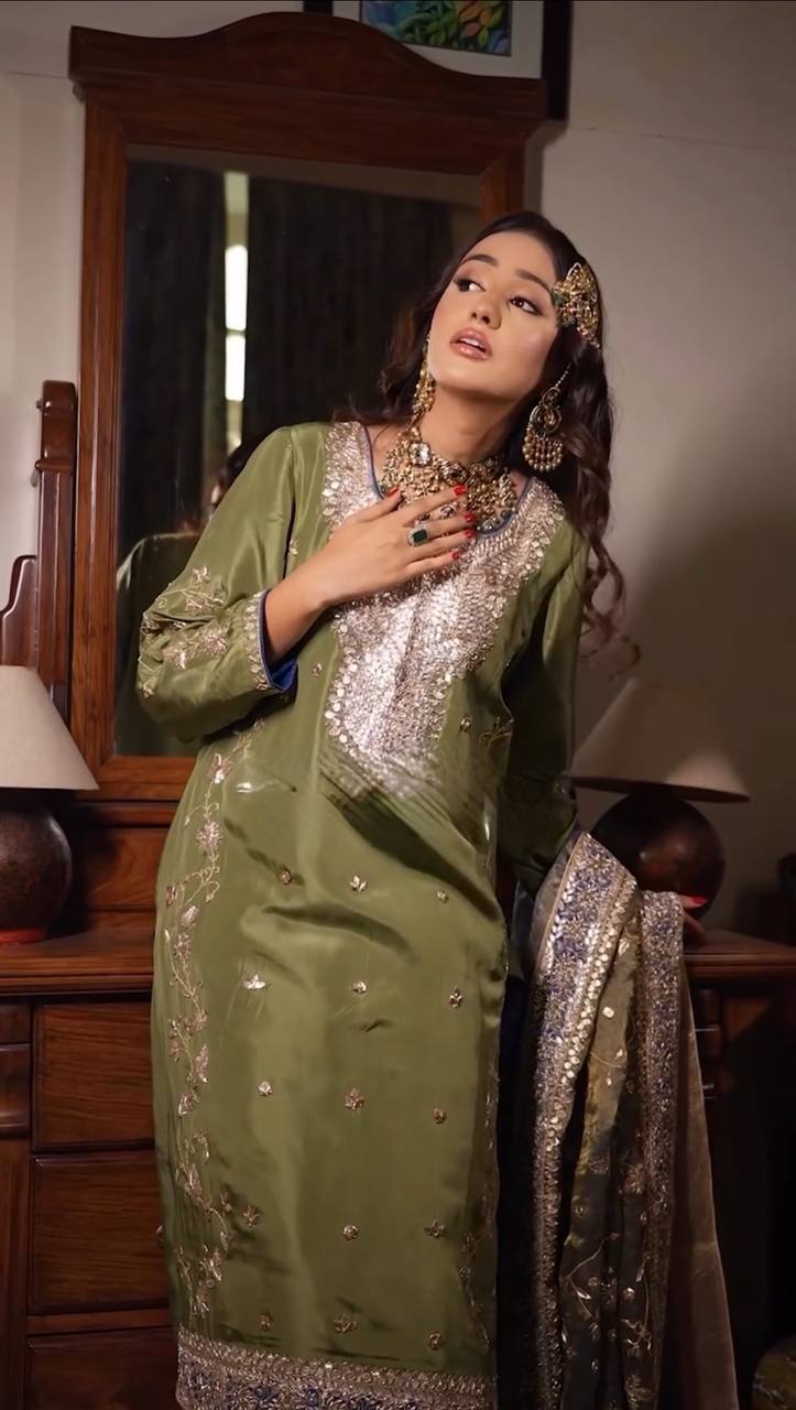 Elegant Embroidered Chinon Set with Foil Work & Twill Gold Net Dupatta