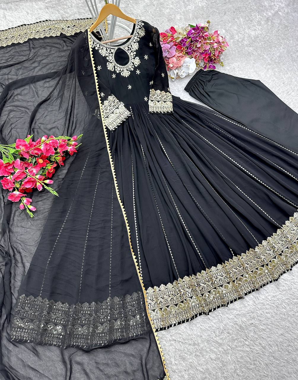 "Elegant Gwon Set with Embroidered Dupatta and Comfortable Pent"