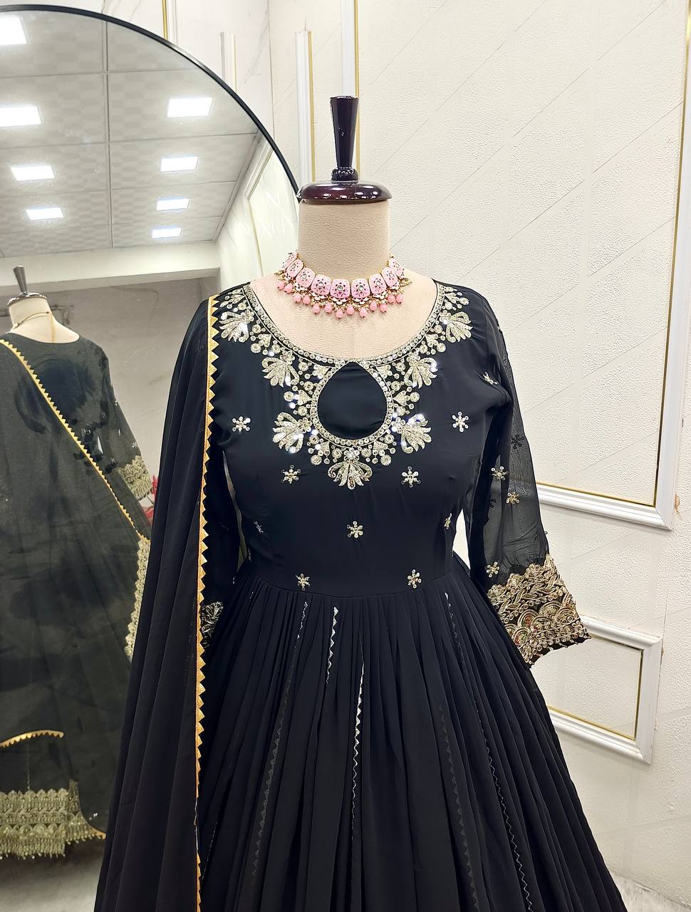 "Elegant Gwon Set with Embroidered Dupatta and Comfortable Pent"