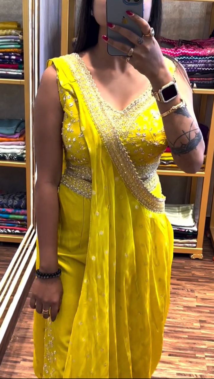 "Elegant Heavy Chinon Set with Thread & Sequence Work"