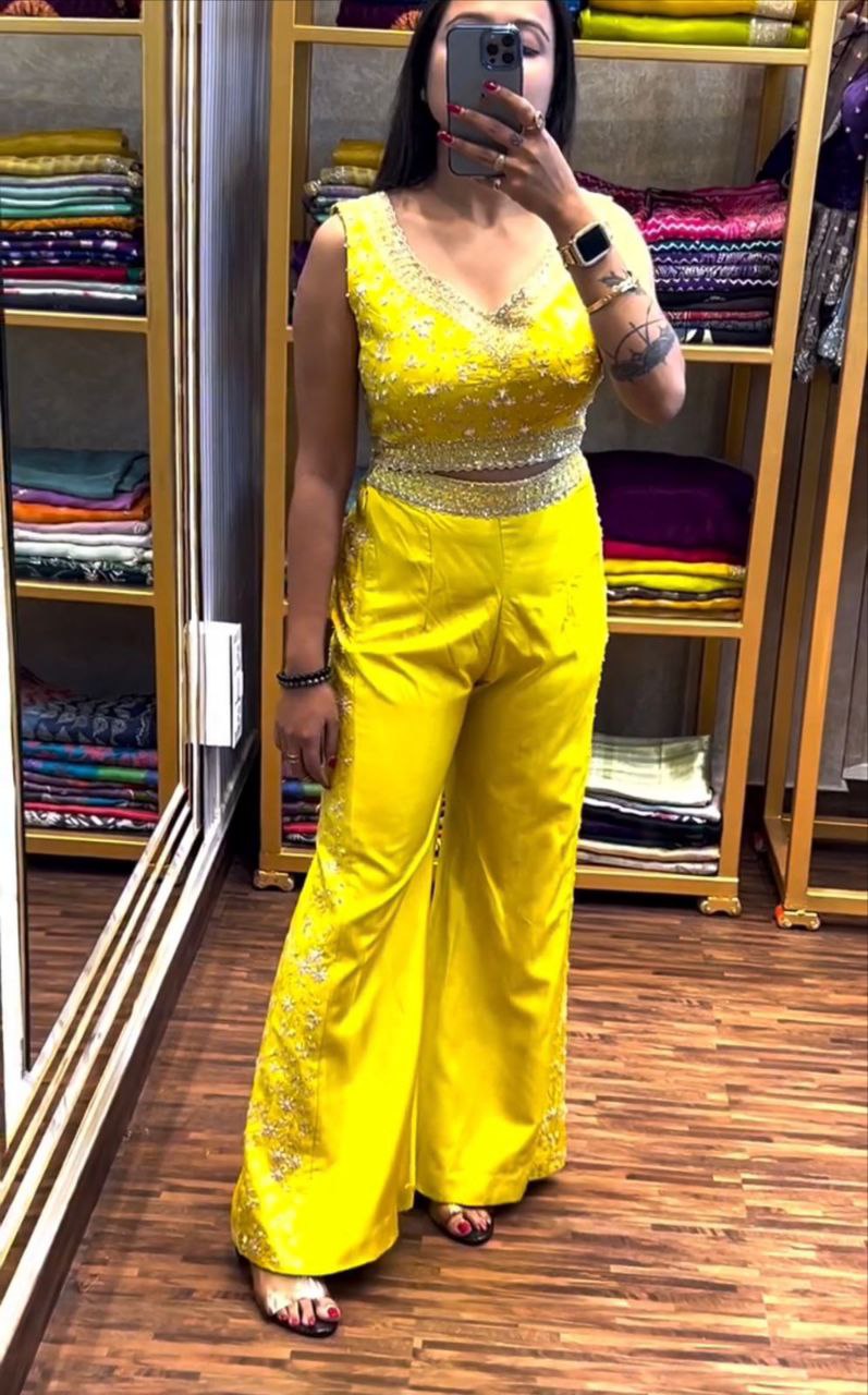 "Elegant Heavy Chinon Set with Thread & Sequence Work"