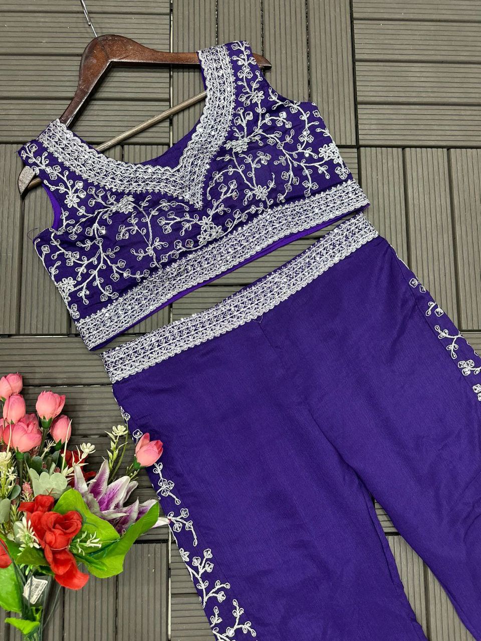 "Elegant Heavy Chinon Set with Thread & Sequence Work"