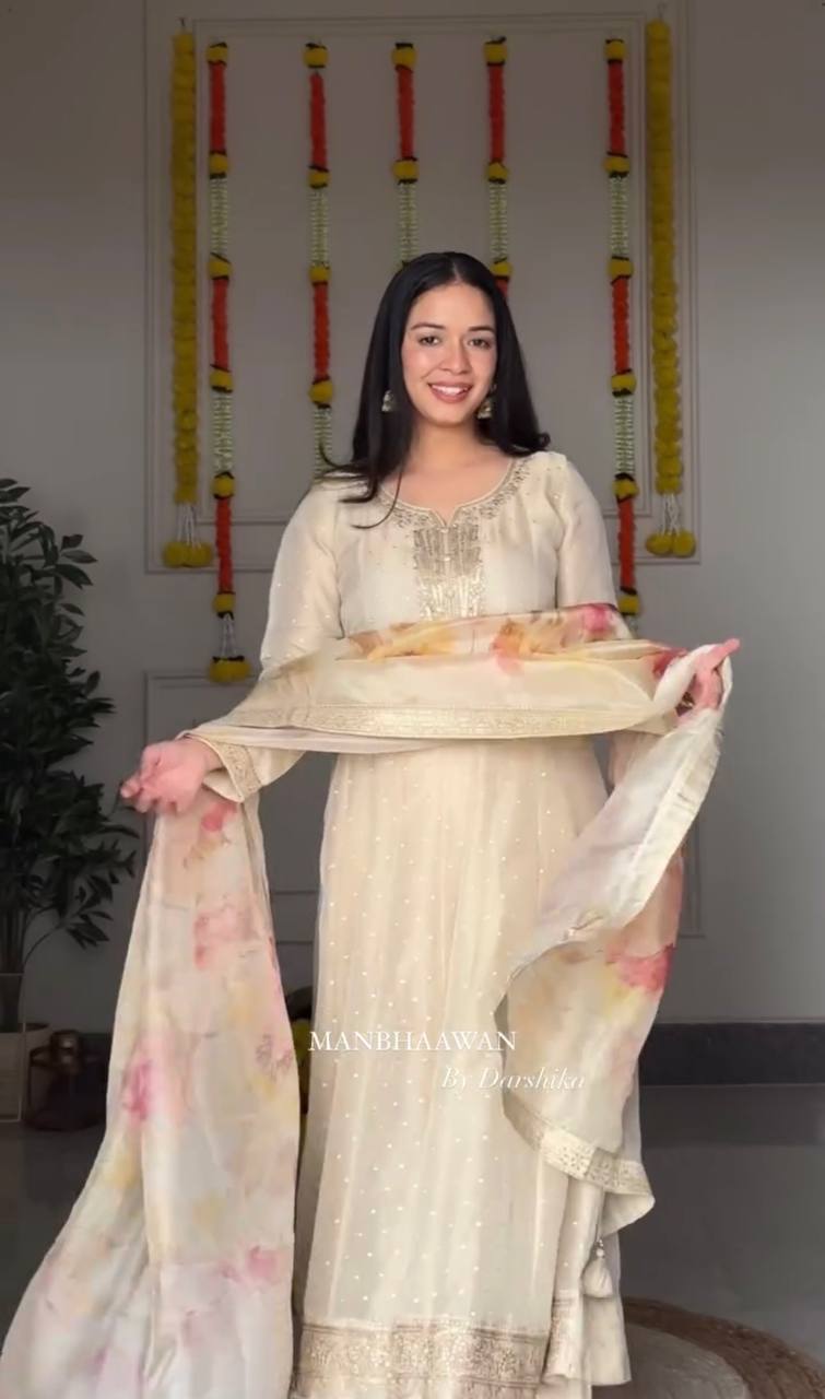 "Elegant Gwon-Pent Set with Digital Print Dupatta and Embroidery Work"