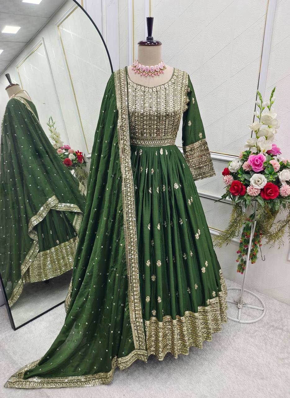 Elegant Gwon Set with Heavy Embroidery & Pure Cinon Silk