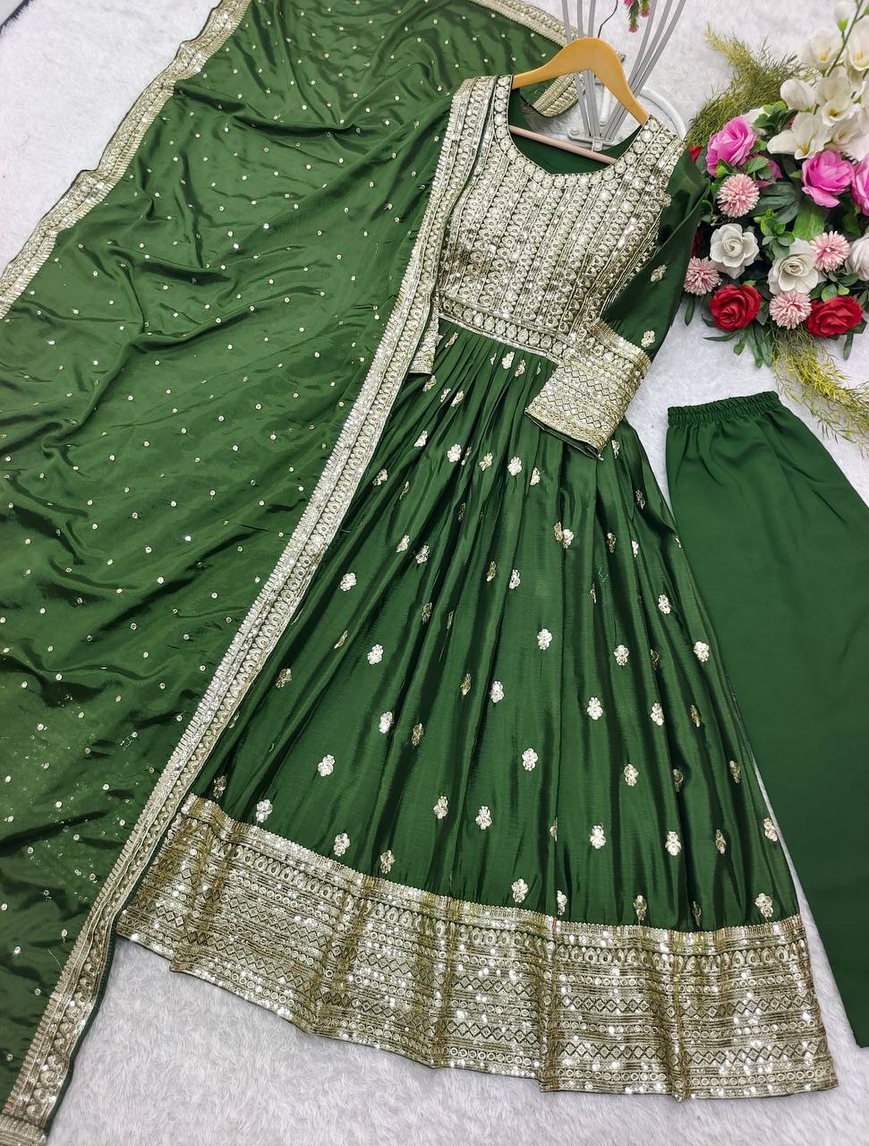 Elegant Gwon Set with Heavy Embroidery & Pure Cinon Silk
