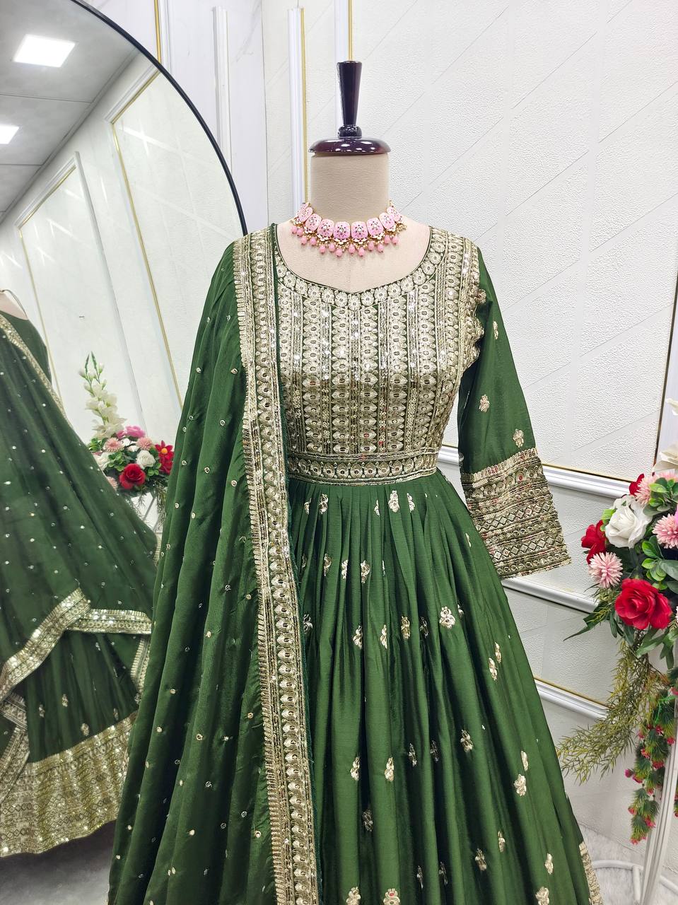 Elegant Gwon Set with Heavy Embroidery & Pure Cinon Silk