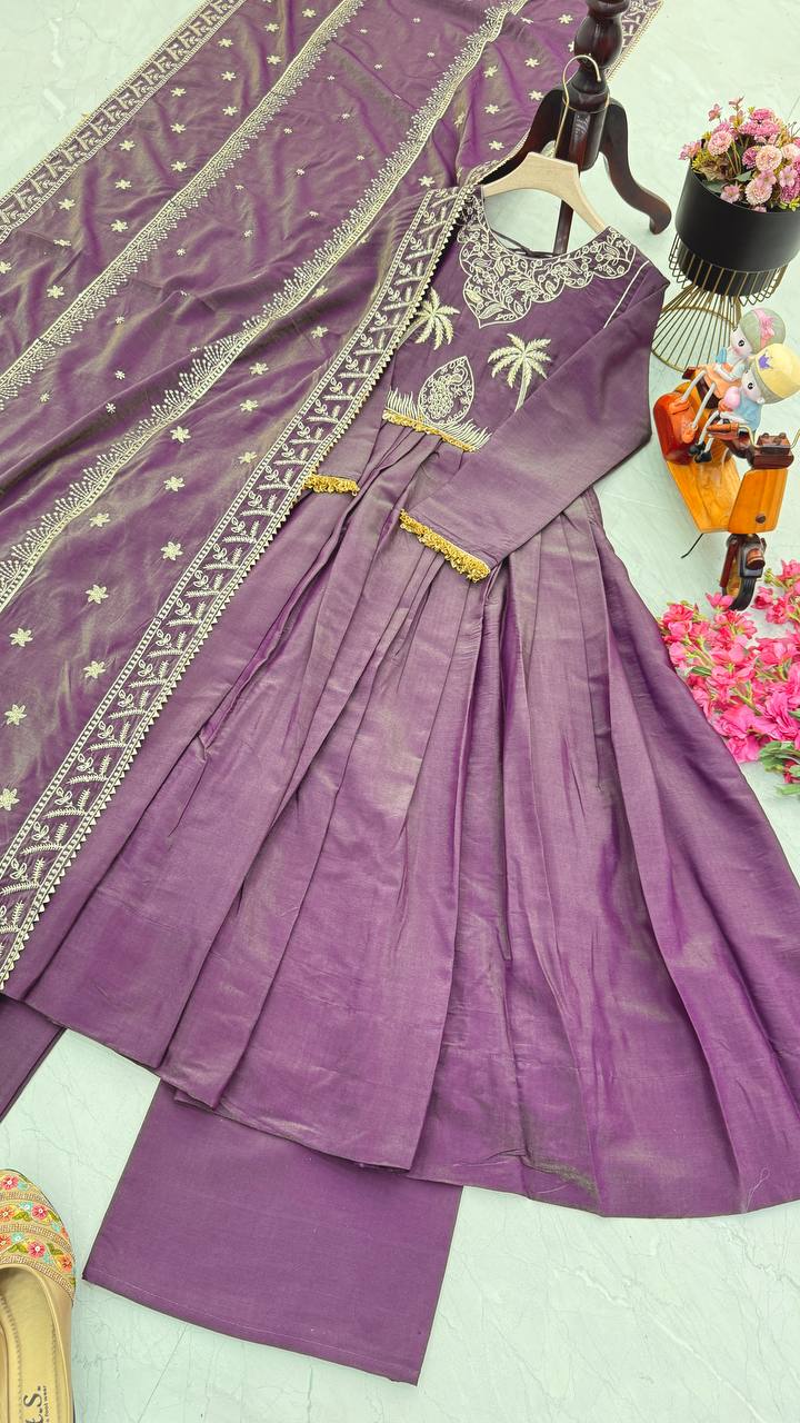 Women's designer roman chimar silk kurta sets