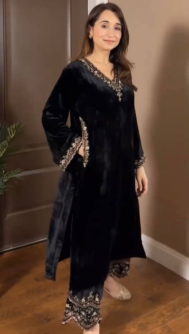 "Elegant Viscose Velvet Set with Sequins & Side Pockets"